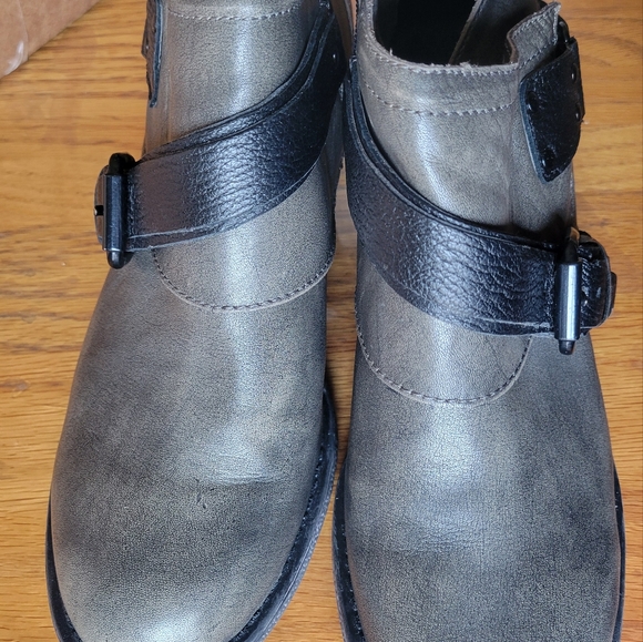 OTBT Fall River oiled leather Boho western buckle 6.5 M Olive Green stacked heel - Picture 7 of 9